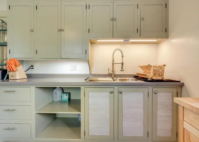 Cozy Elkhart Lake Apartment: Walk To Town & Dining