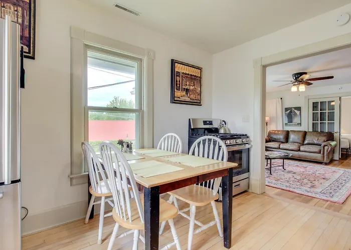 Cozy Elkhart Lake Apartment: Walk To Town & Dining