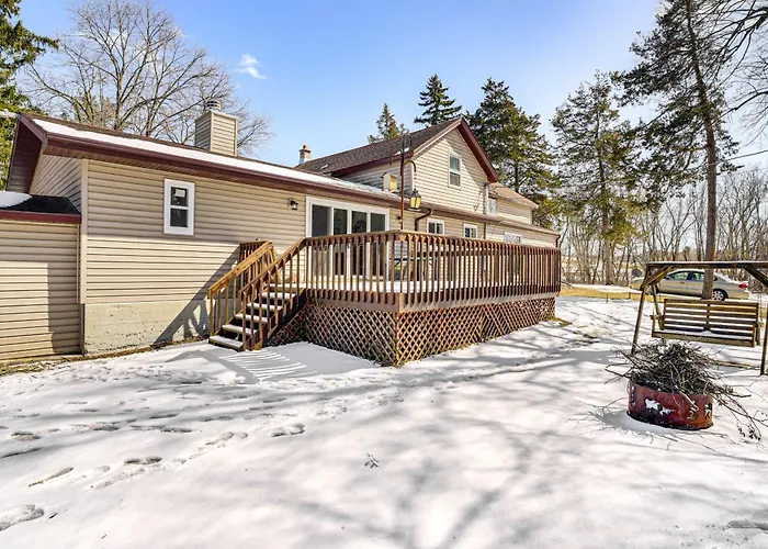 2 Mi To Road America: Pet-Friendly Duplex!