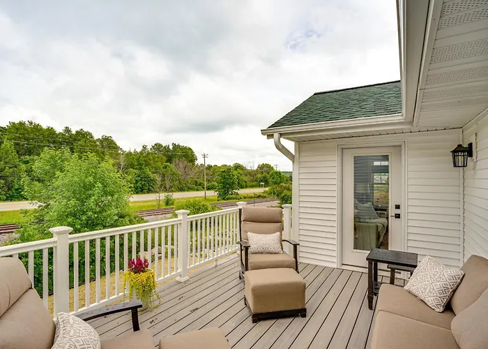 Walk To Beaches + Restaurants: Elkhart Lake Escape