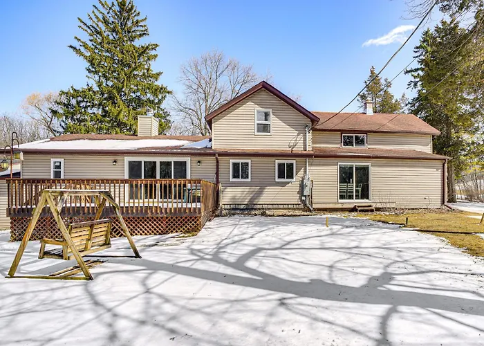 2 Mi To Road America: Pet-Friendly Duplex!