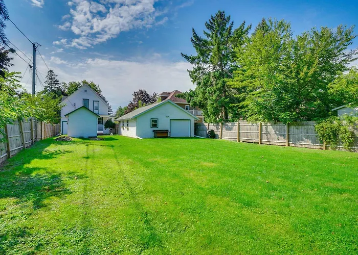 3 Mi To Road America: Spacious Elkhart Lake Home!