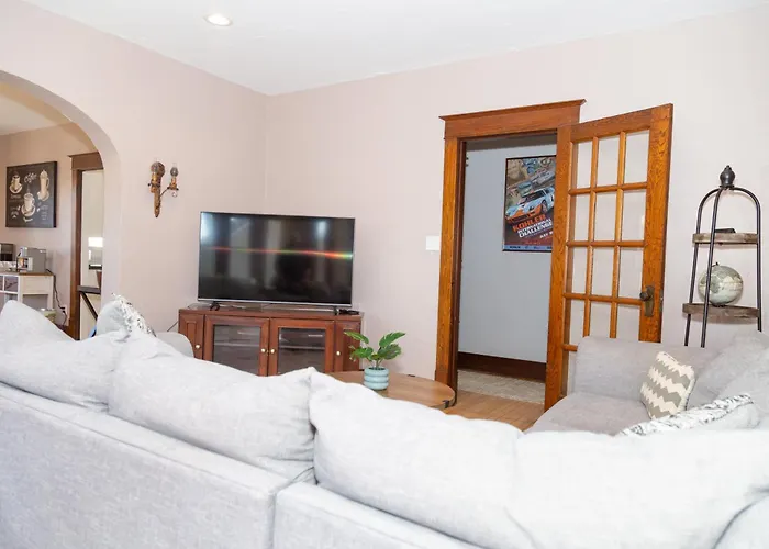The Rhine Street Retreat Prime Location!