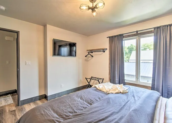 Elkhart Lake Townhome, Mins To Road America!