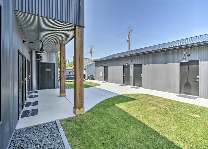 Elkhart Lake Townhome - 3 Mi To Road America!